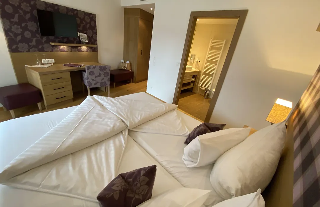 Berghotel Der Koenigsleitner - Adults Only-1